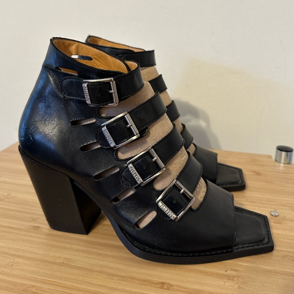 John Fluevog nyc skyhouse black open toe booties. Size 10. Good condition